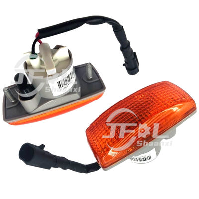 Купить Левый и правый боковой поворотный сигнал крытого потолка WG9925720013 WG9925720012 для боковой лампы Sinotruk howo Производство в сети